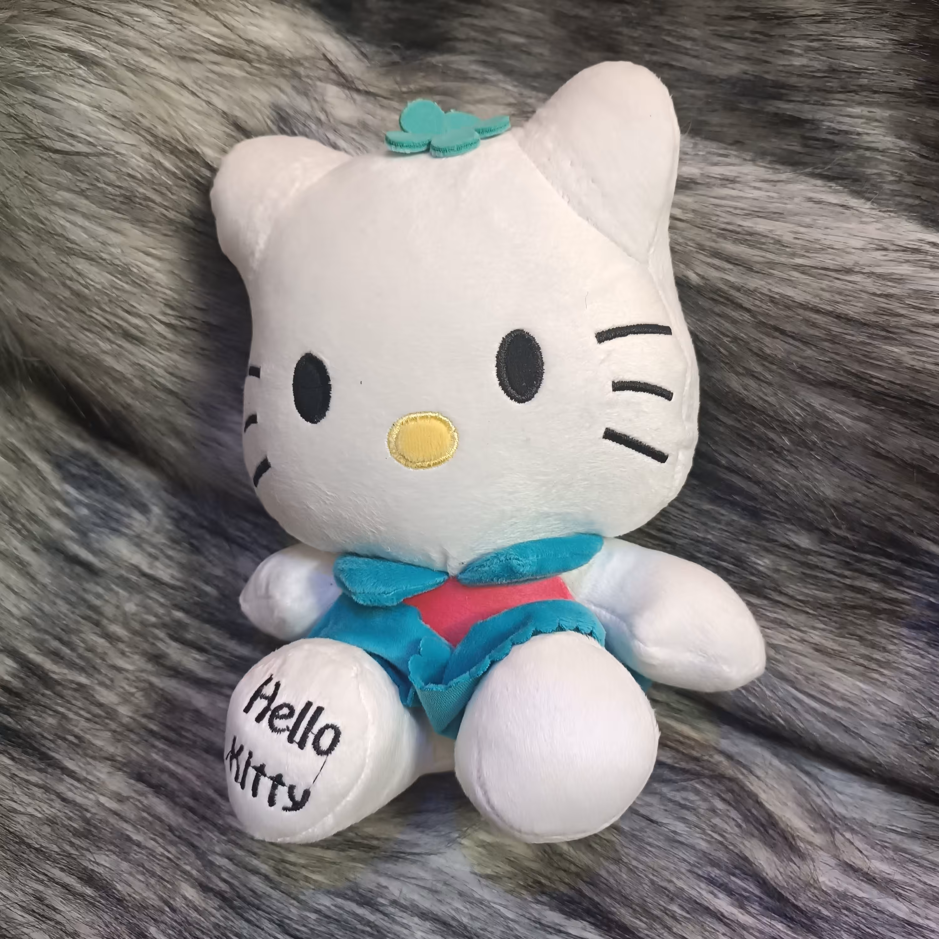 عروسک hello kitty ارتفاع 25 سانتیمتری
