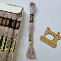 نخ گلدوزی پنگوئن رنگ سوسنی روشن کد 452