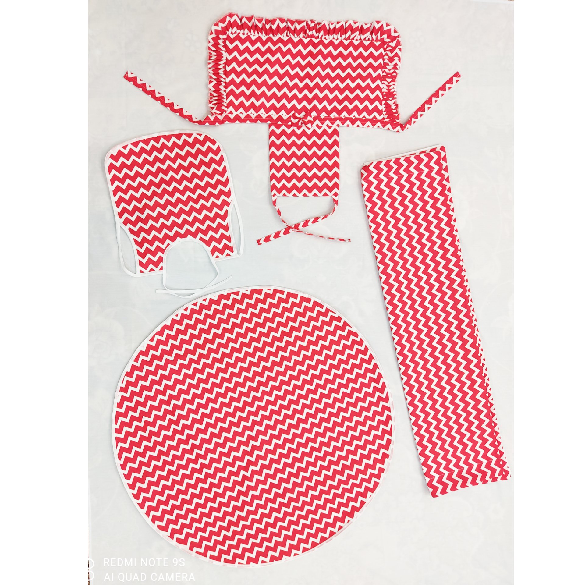 سرویس پیشبند و سفره نوزاد دخترانه 