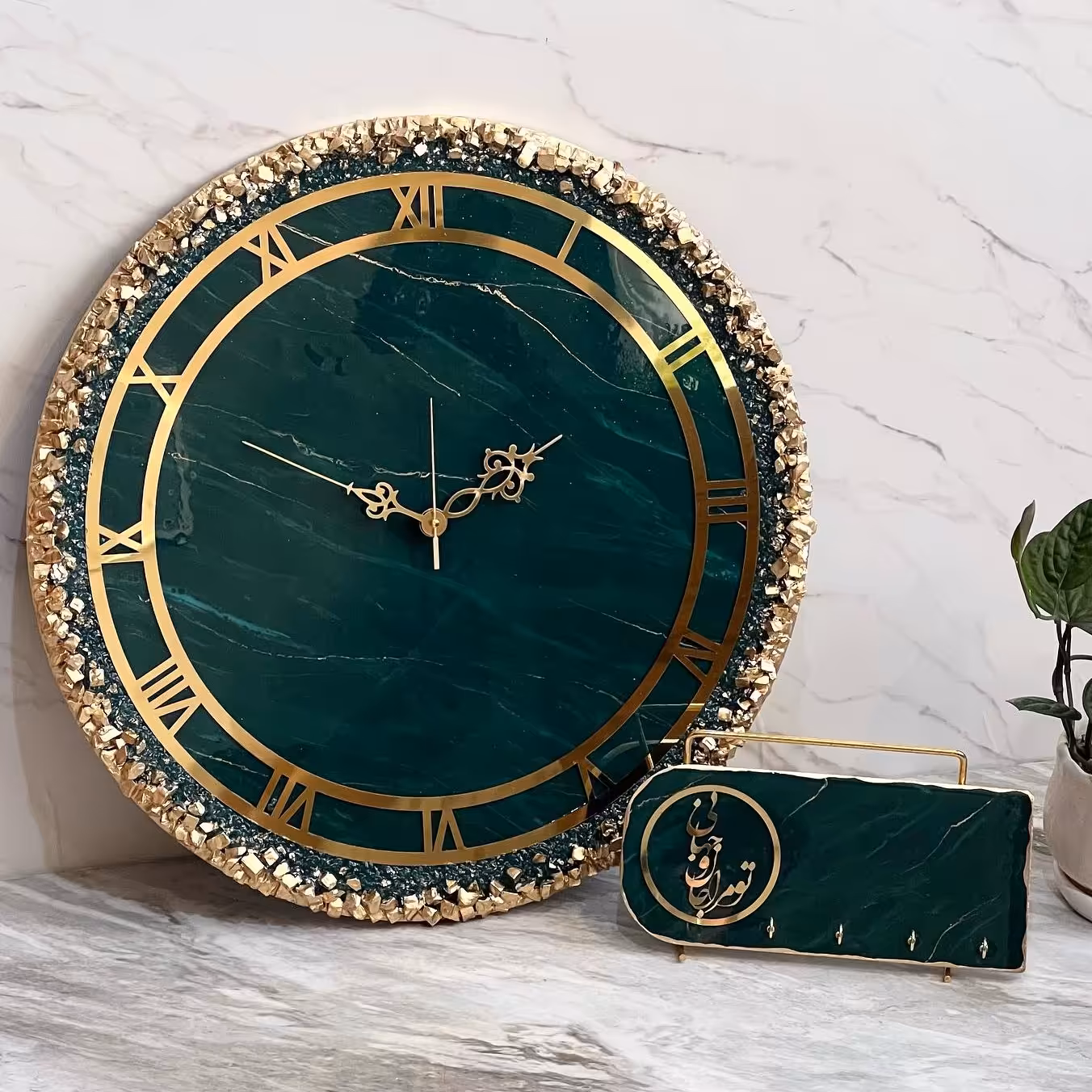 ساعت رزینی همرا باجاکلیدی قابل اجرادر سایز ورنگ دلخواه شما