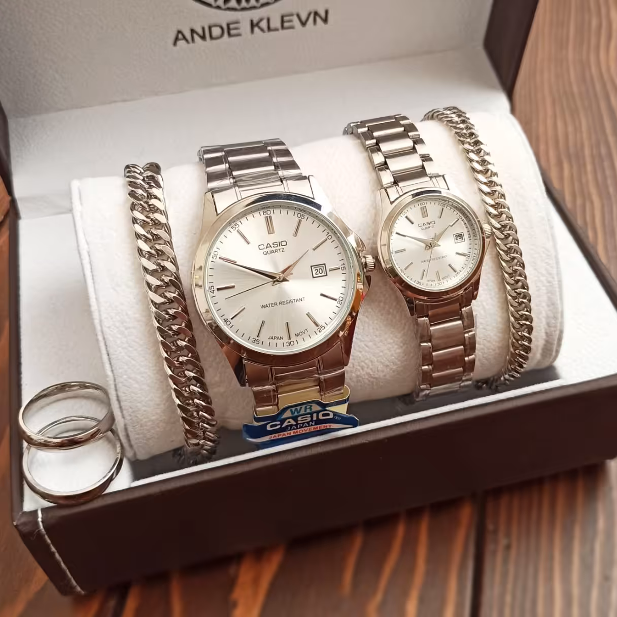 ست ساعت مردونه و زنونه کاسیو casio با دستبند  و  انگشتر نقره ای ست مردانه و زنانه ، رنگ ثابت 