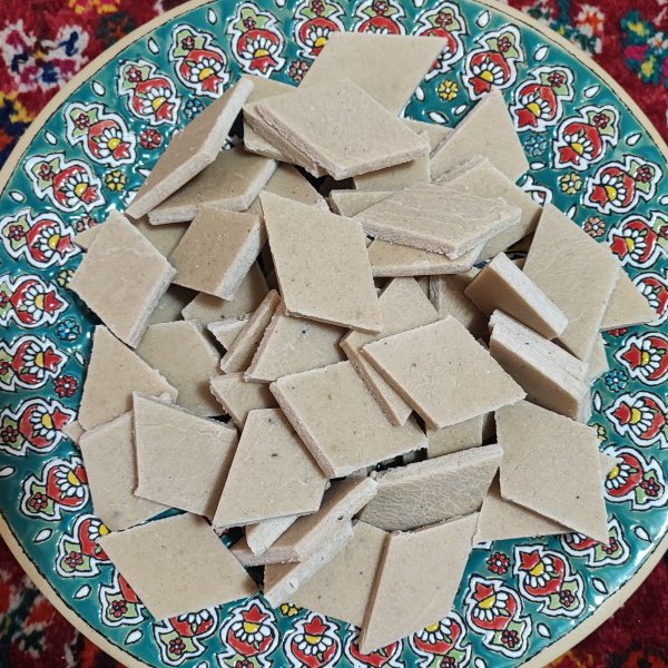 شیرینی محلی(شکر پاره)با طعم هل