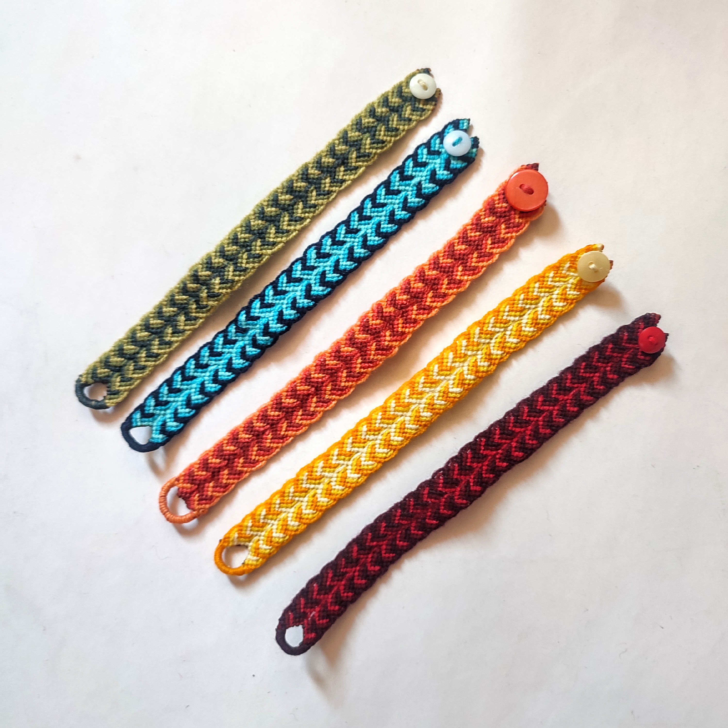 دستبند دوستی طرح تیغ ماهی یا W