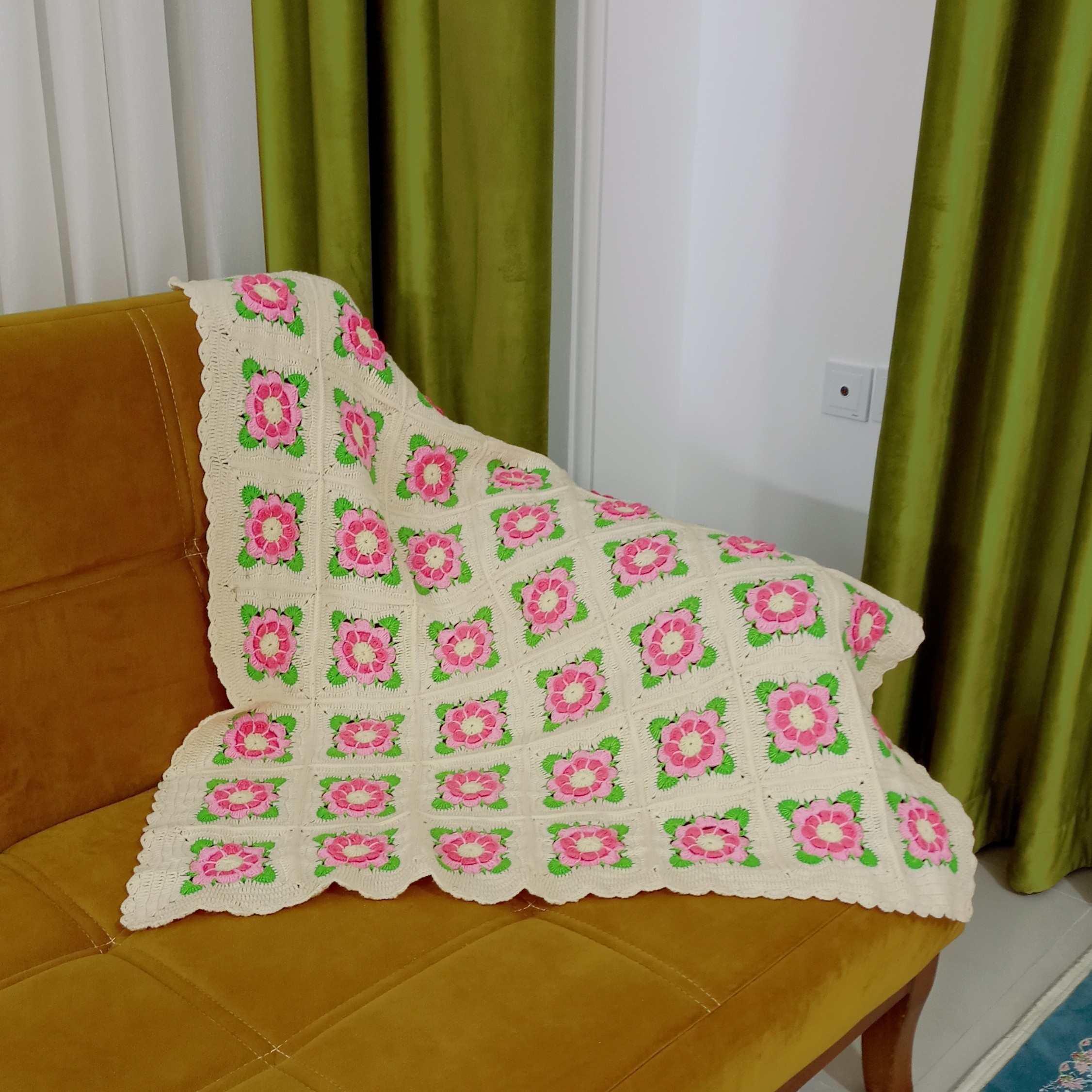 شال مبل یا رومبلی با رنگهای ملیح وبافته شده با کاموای درجه یک 