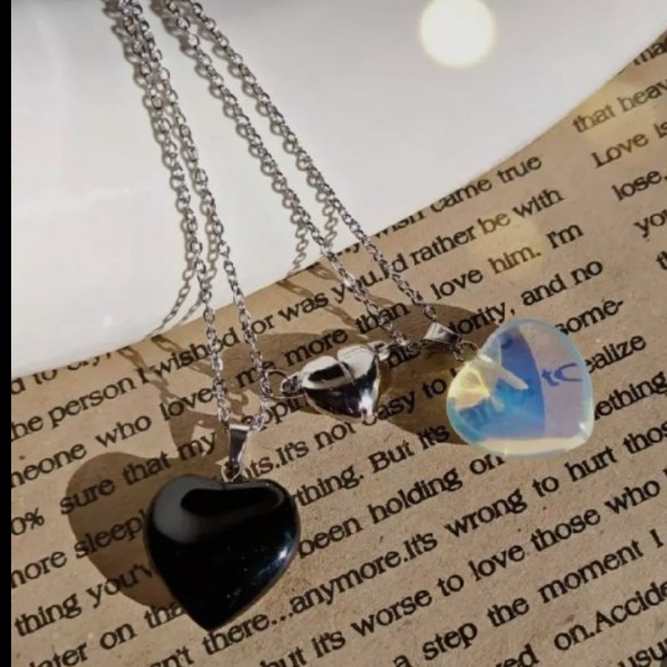 گردنبند ست قلب،رنگ سفید و مشکی ،گردنبند مگنتی قلب 