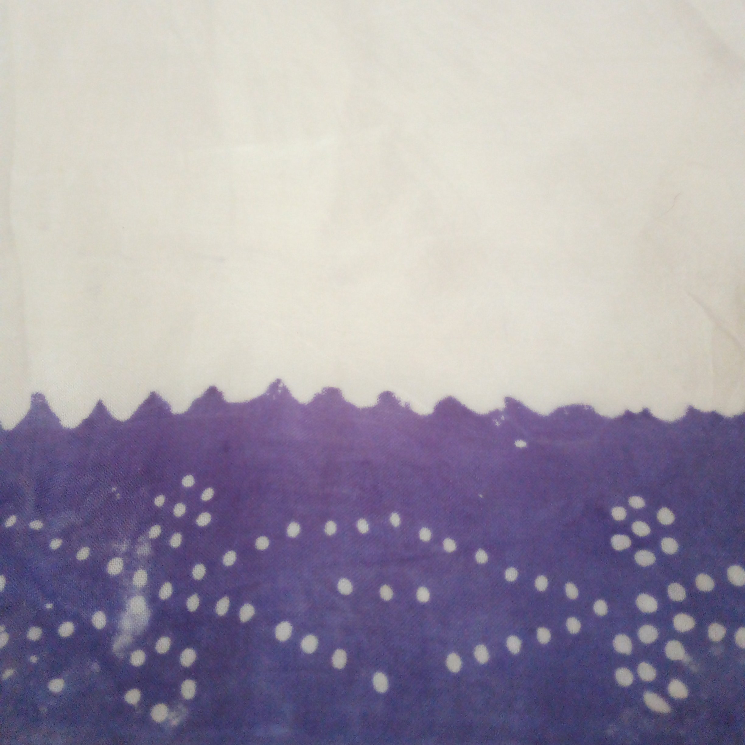 شال روسری اصل روسی سفیدباحاشیه آبی اندازه 1٫15×1٫20  