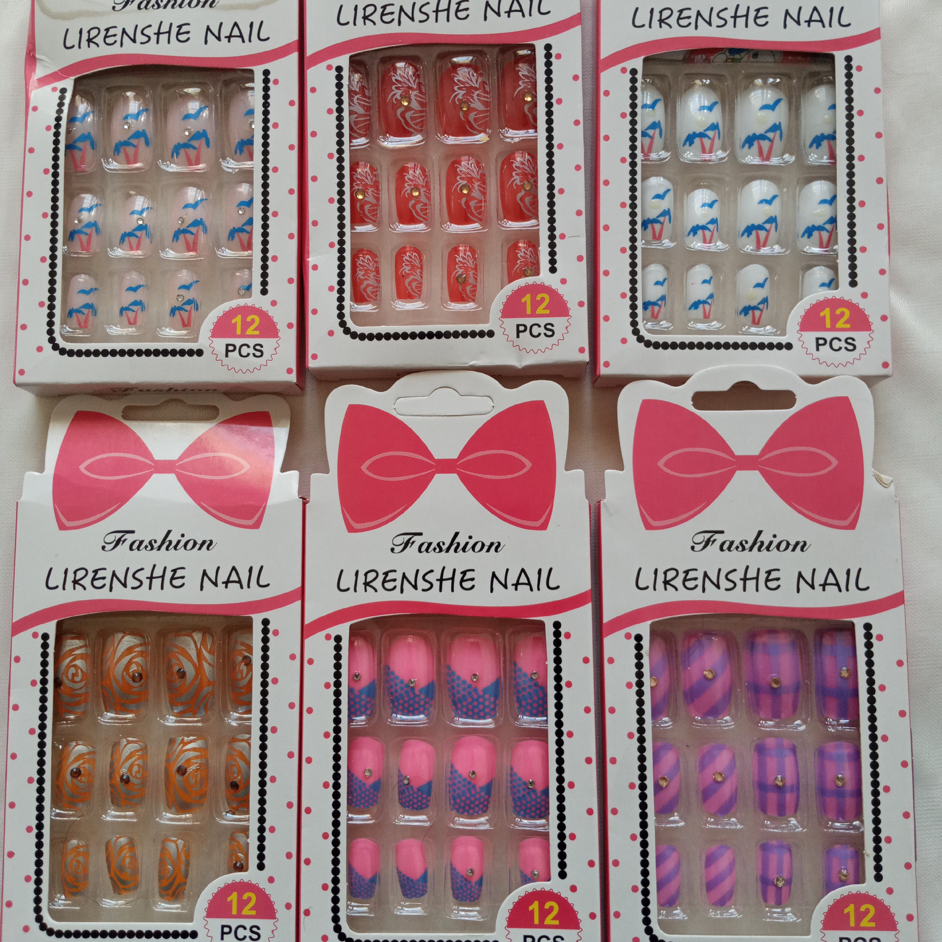 ناخن مصنوعی جعبه ای طرح دار