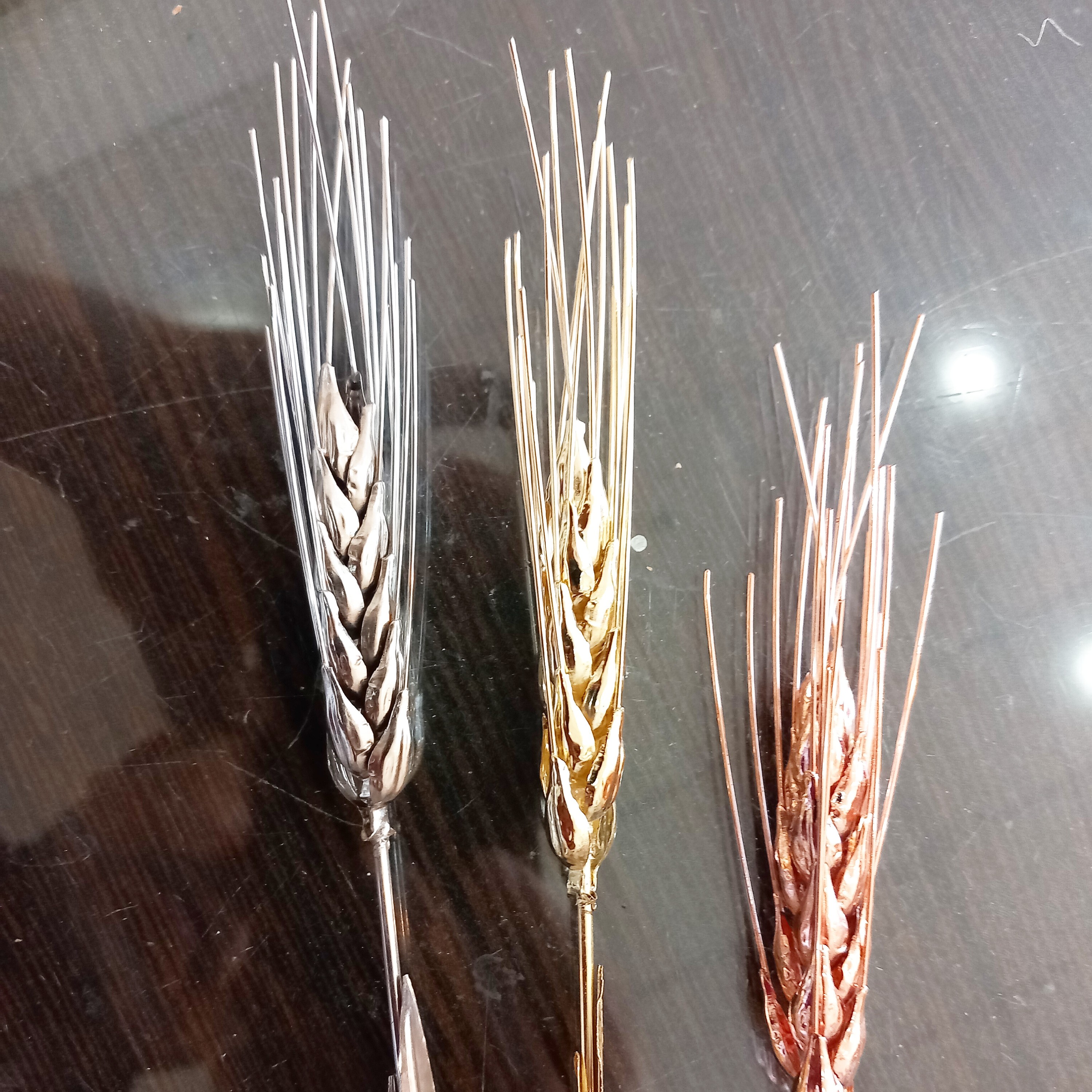 گل سنبل در سه رنگ مسی 6 تا باهم ، طلایی و نقره ای