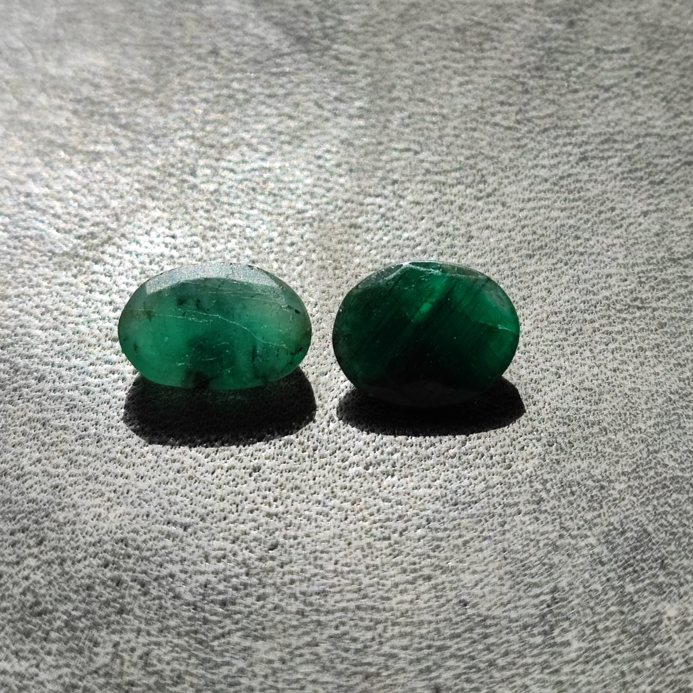 زمرد زامبیا طبیعی کیفیت معمولی وزن جفت 4.3 قیراط 