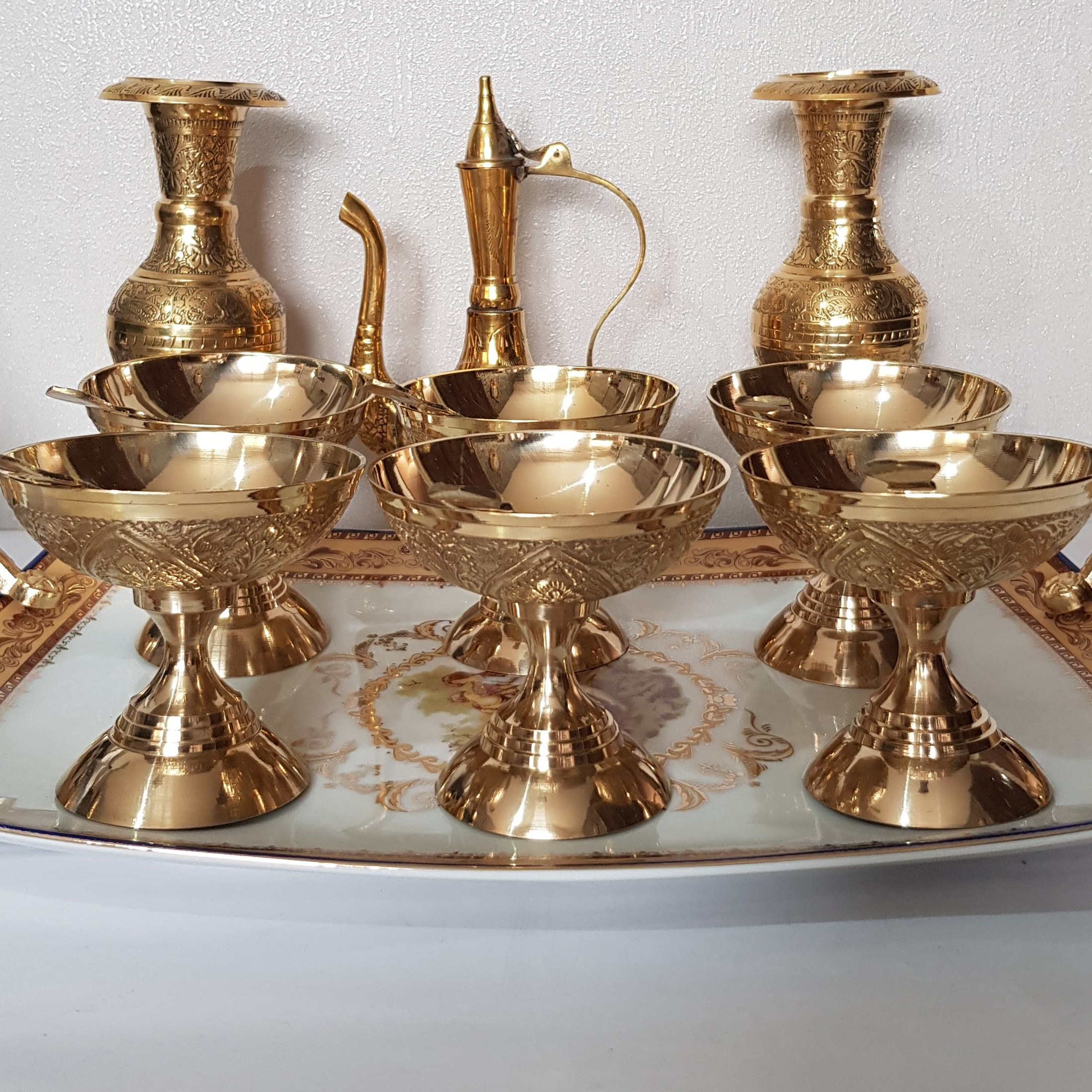 سرو و پذیرایی ست طلایی مناسب سرو بستنی خوری شکلات خوری اجیل خوری و هفت سین جهیزیه ارسال پسکرایه 