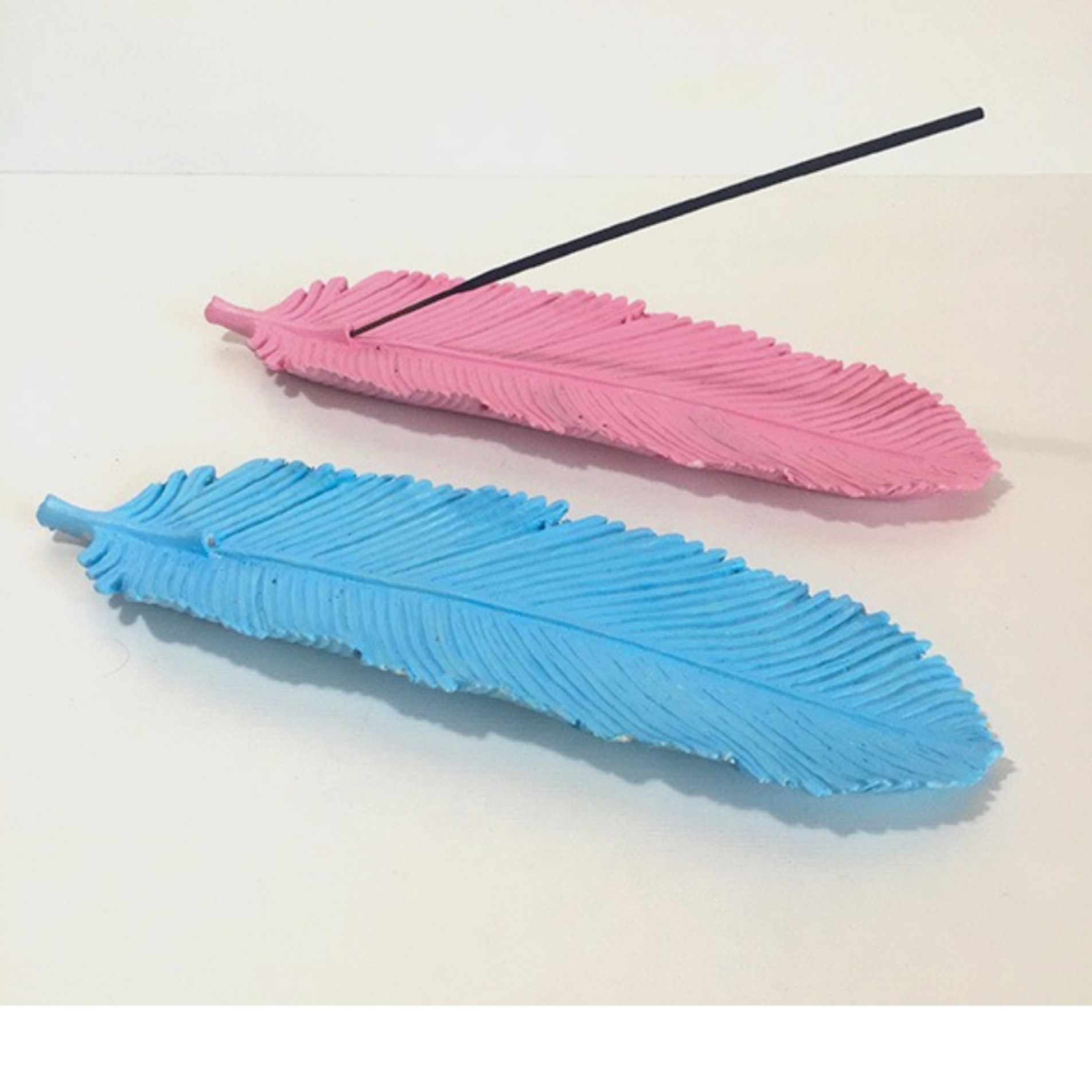 جاعودی پر  در رنگبندی متفاوت