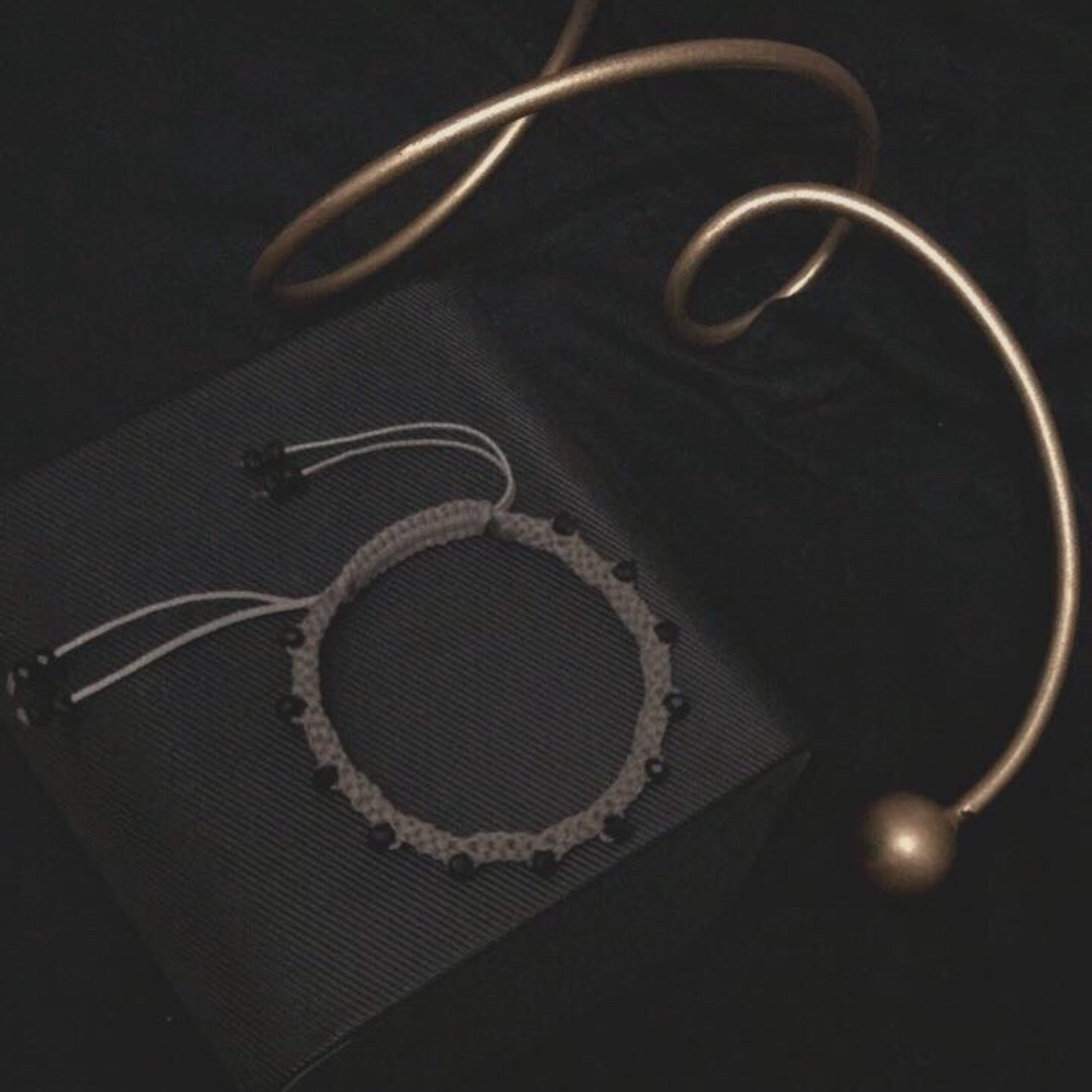 دستبند نگینی