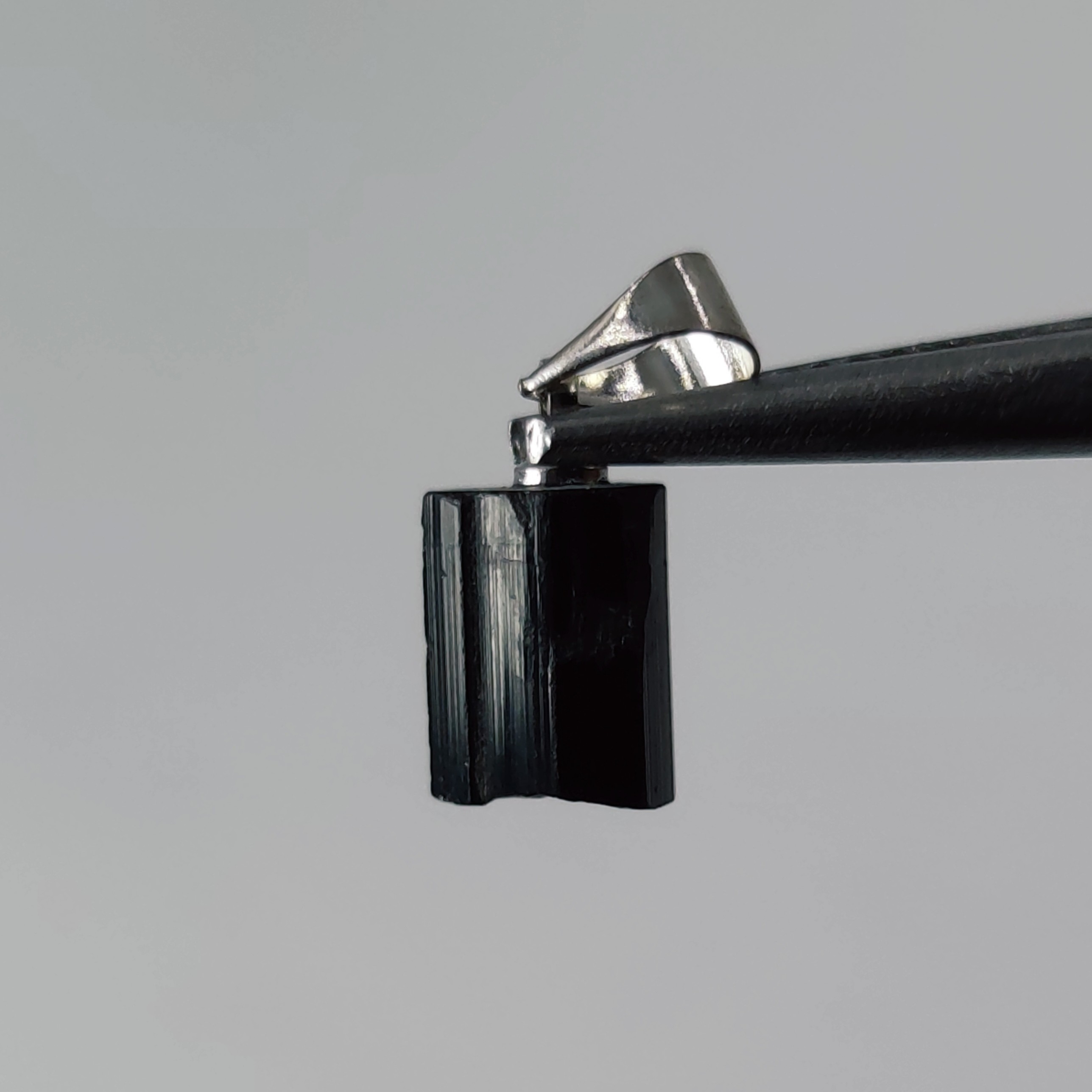 آویز سنگ تورمالین سیاه معدنی و طبیعی