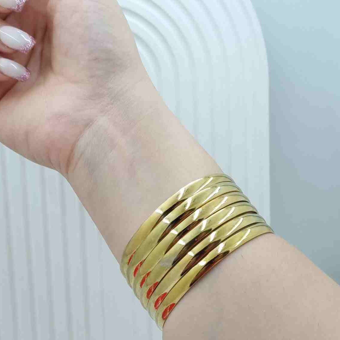 النگو آینه ای استیل رنگ ثابت 6 میل پک سه عدد کد 135 دوام رنگ بالا شیک و زیبا و کپی ویترین طلا فروشی ها 