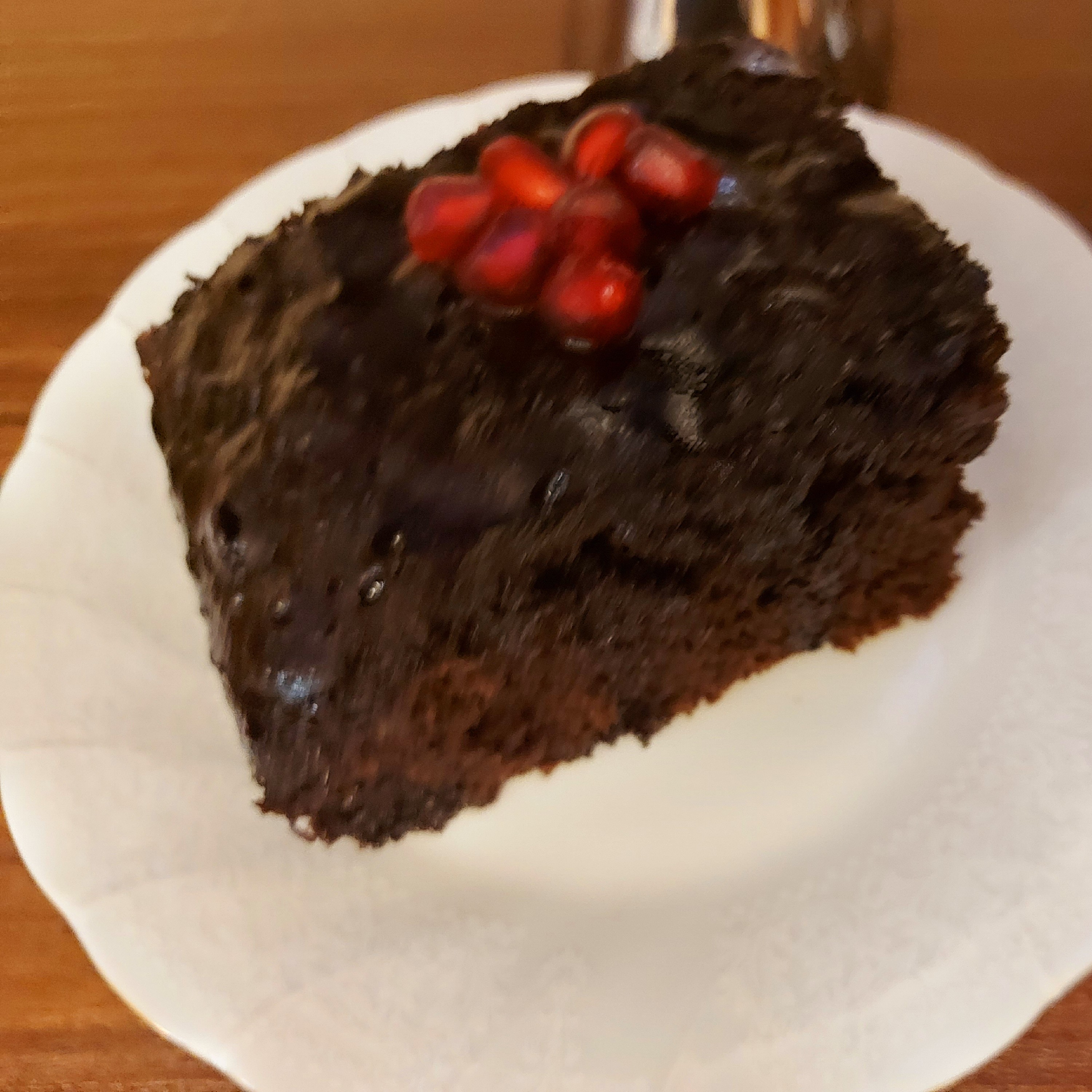 کیک شکلاتی خیس ( براونی )خانگی و دست ساز( 1 کیلو میباشد ممکنه کمی وزن متغیر باشه )