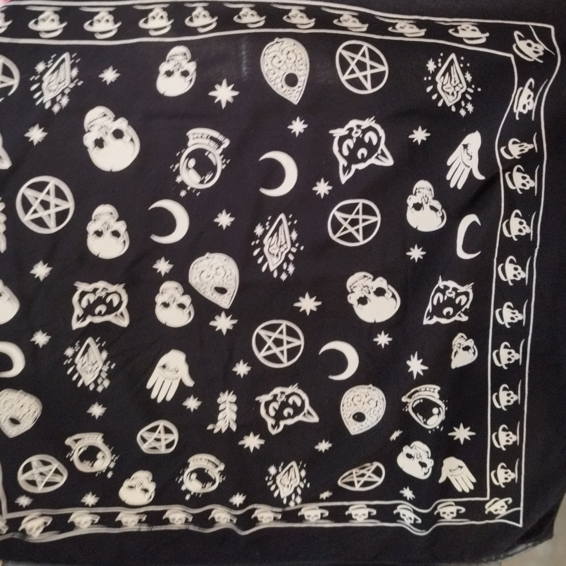 لچک طرح اسکلت و گربه