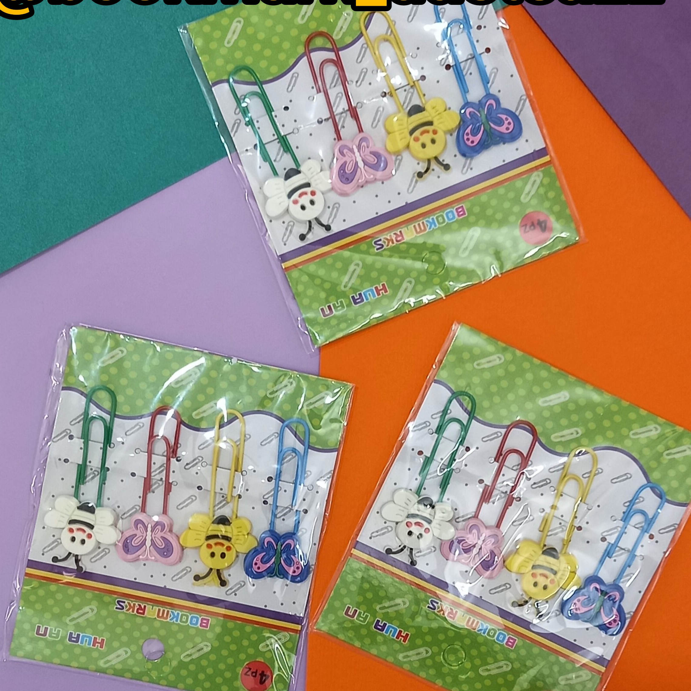 یک بوکمارک گیره ای طرح پروانه 