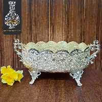 ظرف بیضی چکشی دستساز پایه دار  قلمزنی گل و طاووس  اعلاء سفید طرح نقره شماره 5