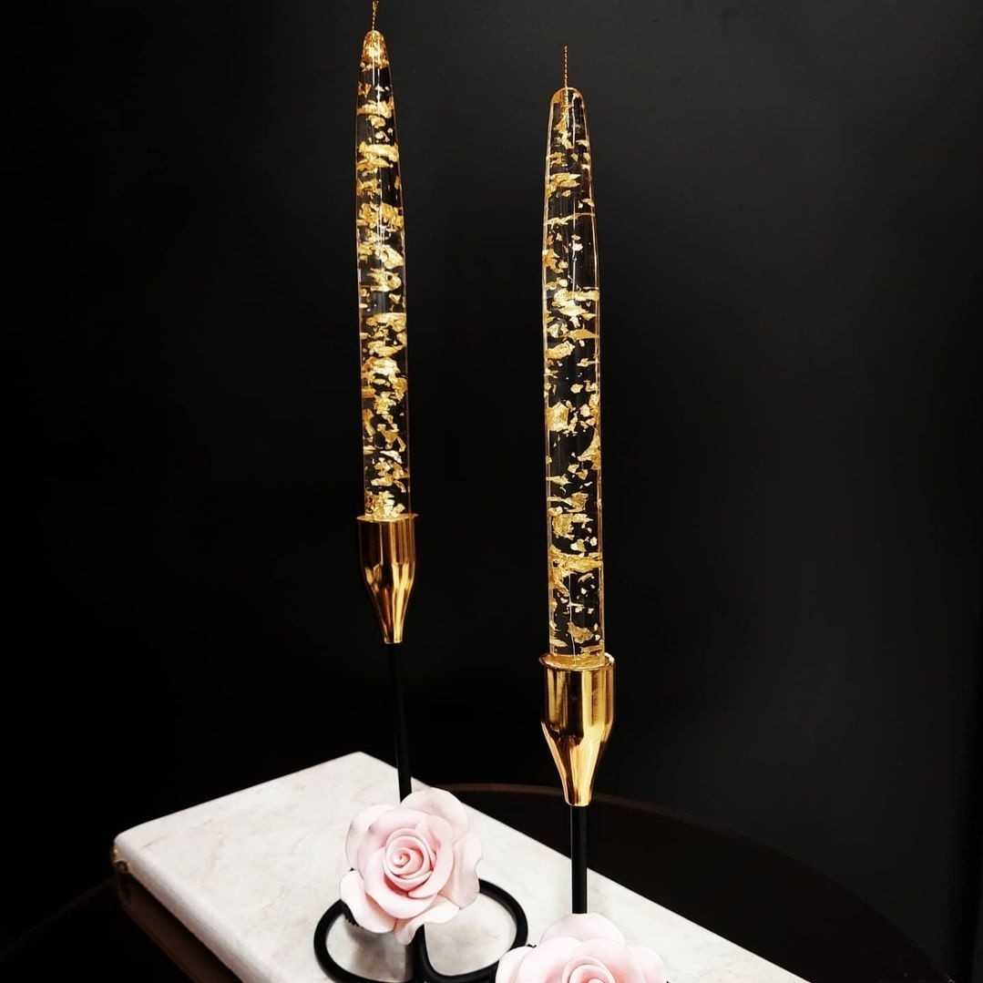شمع کریستال رنگ طلایی ارتفاع 20 سانت قیمت برای یک عدد شمع شاین نسوز قطر 1.7 جنس رزین اپوکسی با ورق طلا جنبه دکوری دارد