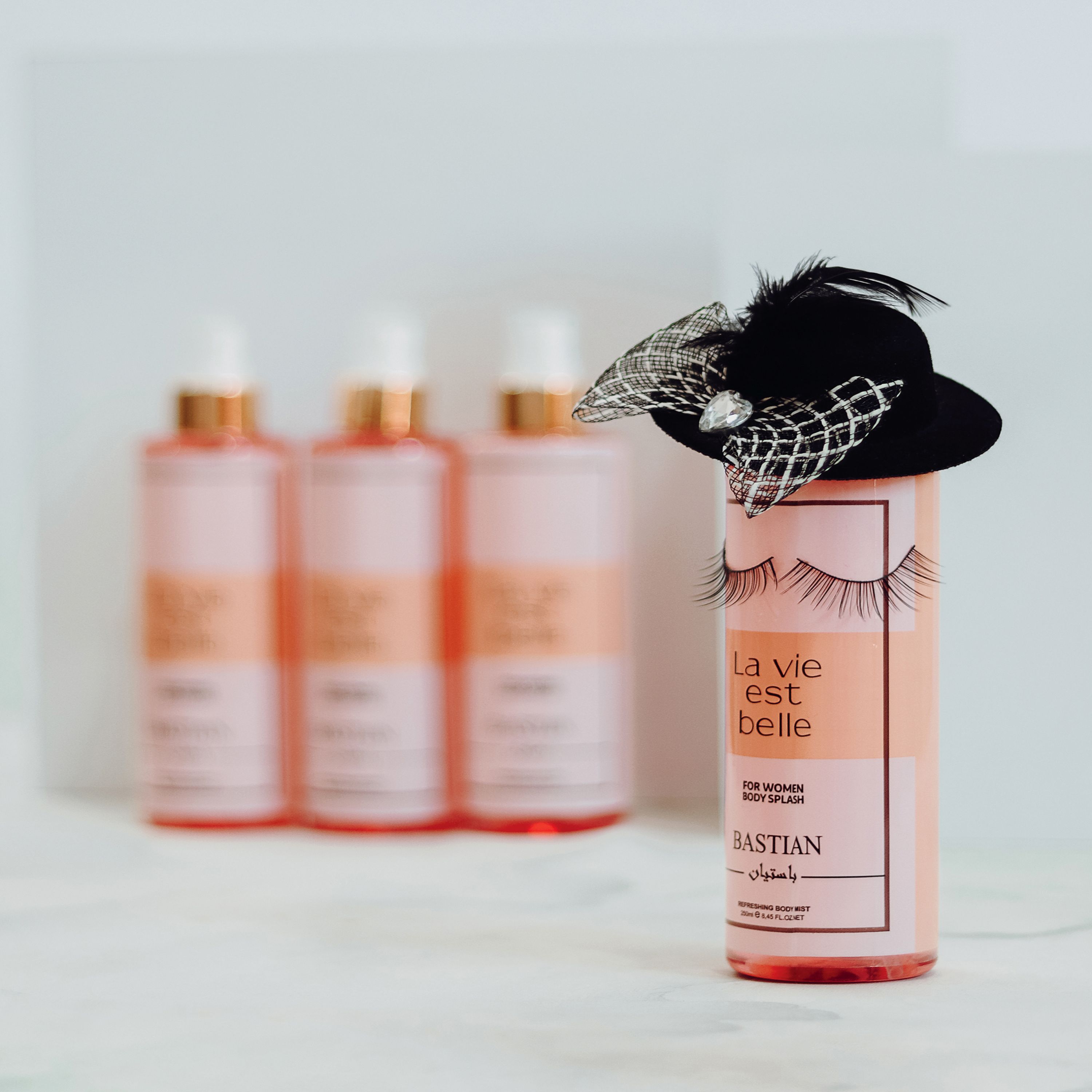 بادی اسپلش زنانه باستیان مدل La Vie Est Belle حجم 250 میلی لیتر 