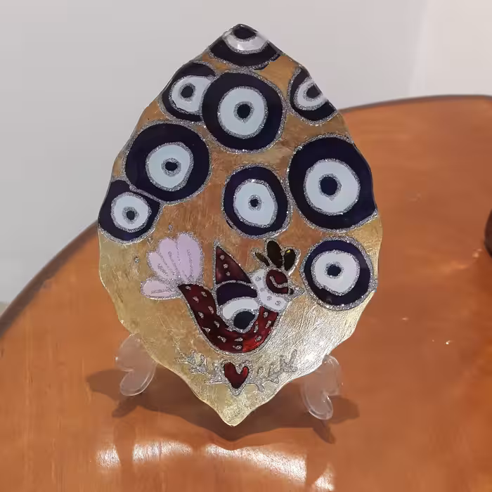 چشم نظر طرح برگ /دیوارکوب یا ظرف پذیرایی/ دکوری
قطر دایره14 در 20سانت
قابل شستشو
دست ساز و ضد اب شده
کارشده با ورق طلا