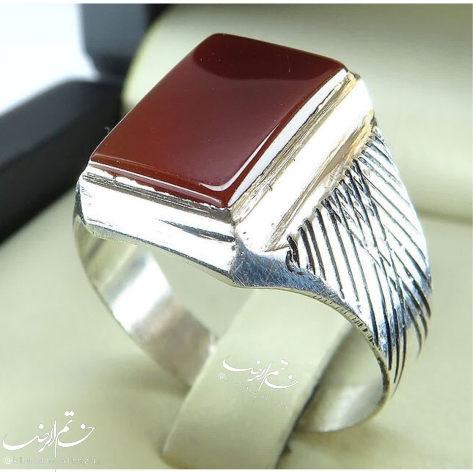 عقیق  معدنی اصل مورد استفاده مردانه
عیار 925
حکاکی قابل سفارش