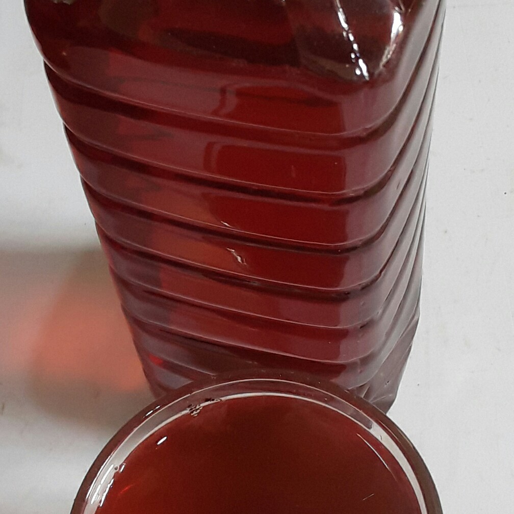 آبغوره خوش طمع ورنگ با مزه بسیار دلنشین بدون نمک یک و نیم لیتری سه ساله با بسته بندی کاملا بهداشتی