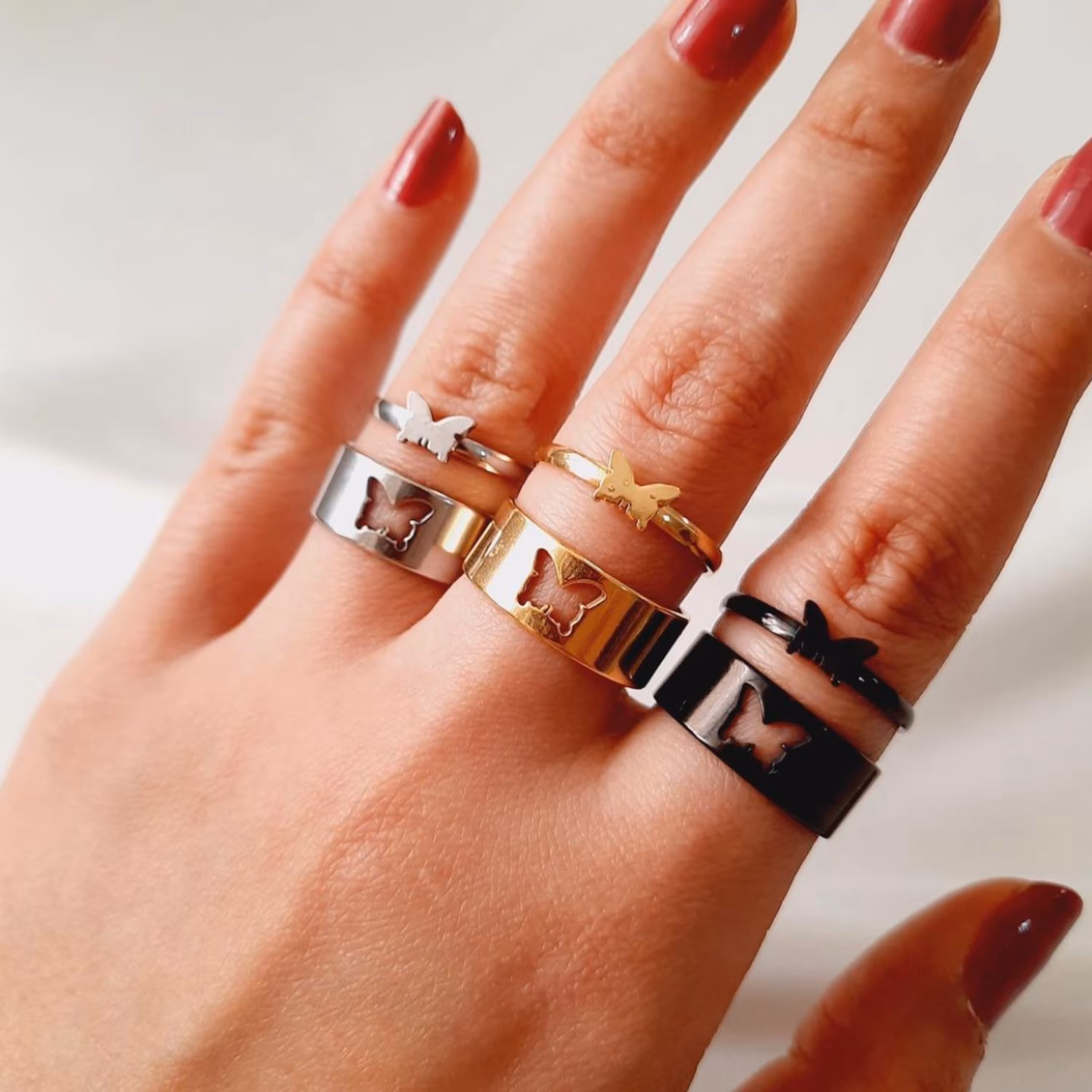 انگشتر دو تیکه طرح پروانه موجود در رنگ طلایی و رنگ ثابت و ضد حساسیت