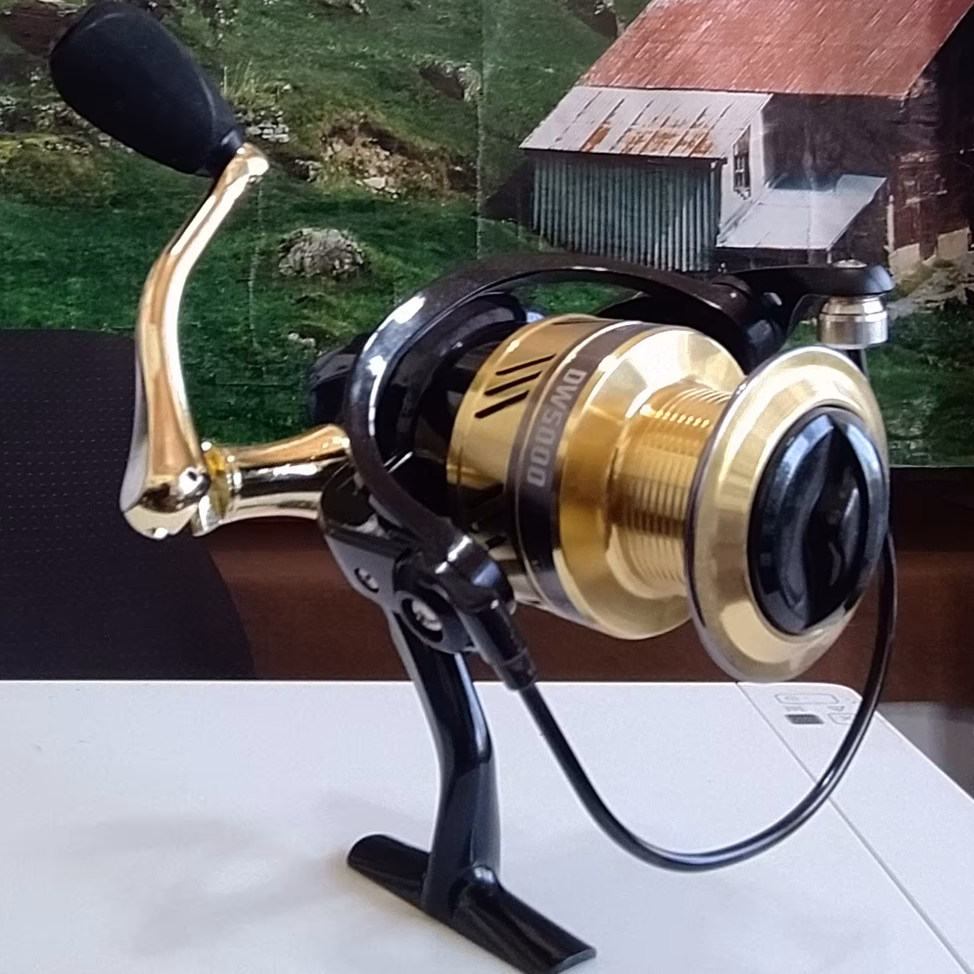 چرخ ماهیگیری DW5000 مشکی طلایی  قدرتمند