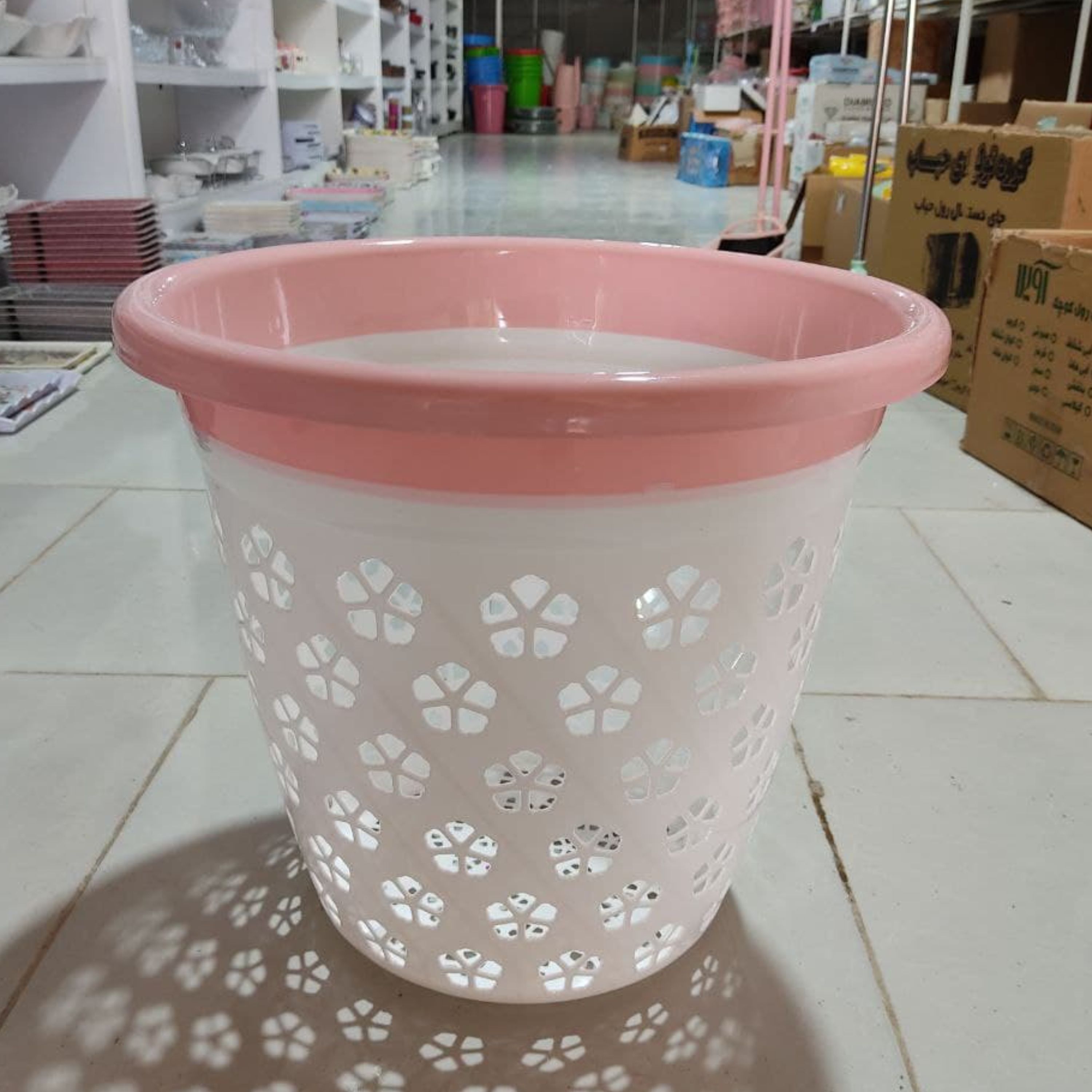 سبدلباس تسا گردطرح گل متوسط دورنگ مناسب برای اسباب بازی ولباس