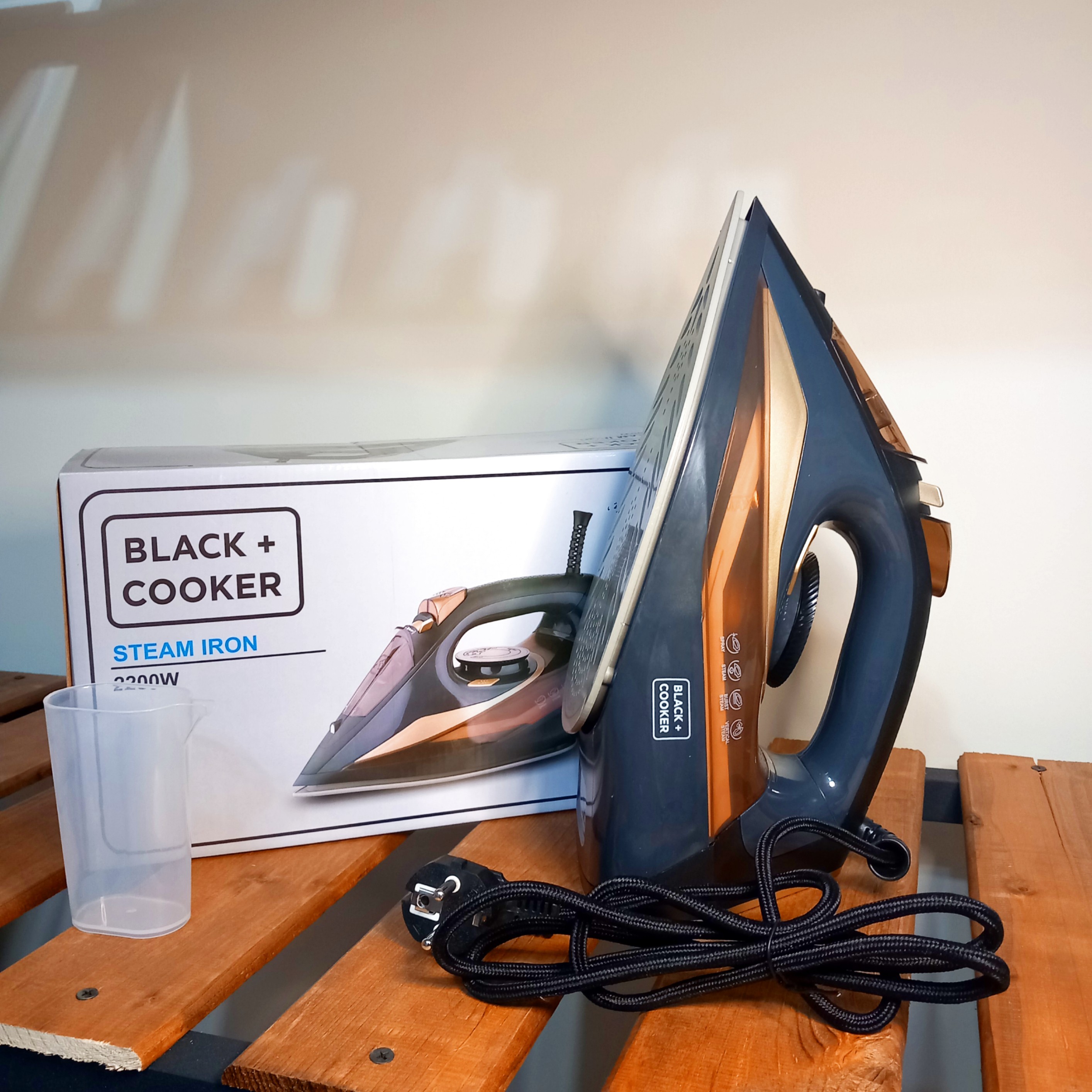 اتو بخار بلک کوکر مدل Bc-x88توان مصرفی 2200وات 