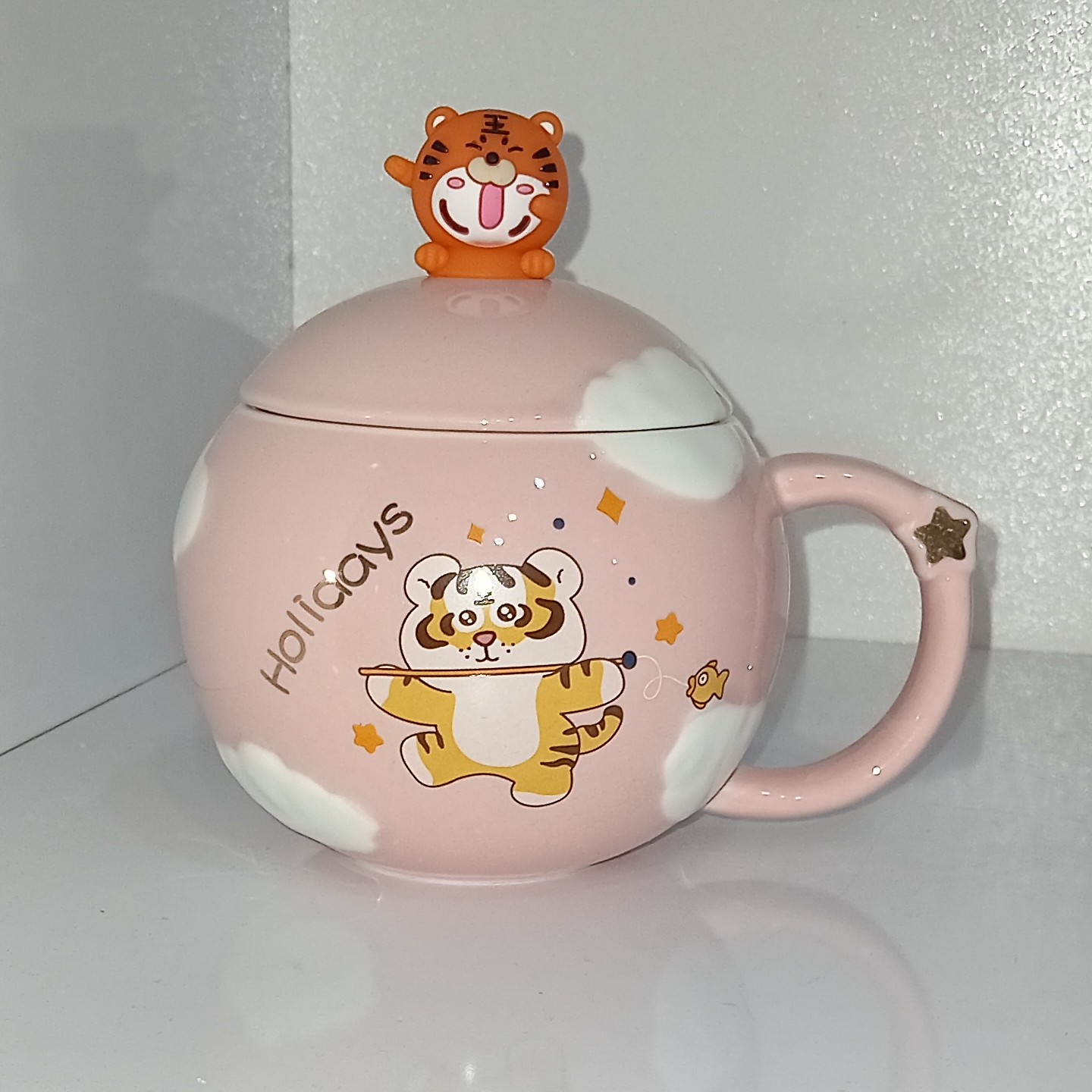 ماگ ببری سرامیکی درب دار قاشق دار   ماگ فانتزی لیوان دمنوش ماگ قهوه  تولید شده از بهترین نوع سرامیک 