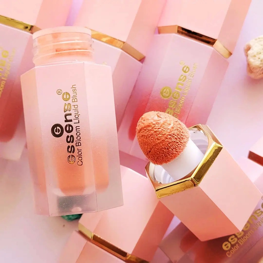 رژگونه مایع  اسنس اصل، با ارسال رایگان، در 6رنگ جذاب، هم رژگونه هم سایه چشم، بافت یکدست و کرمی ژلی، مات و طبیعی