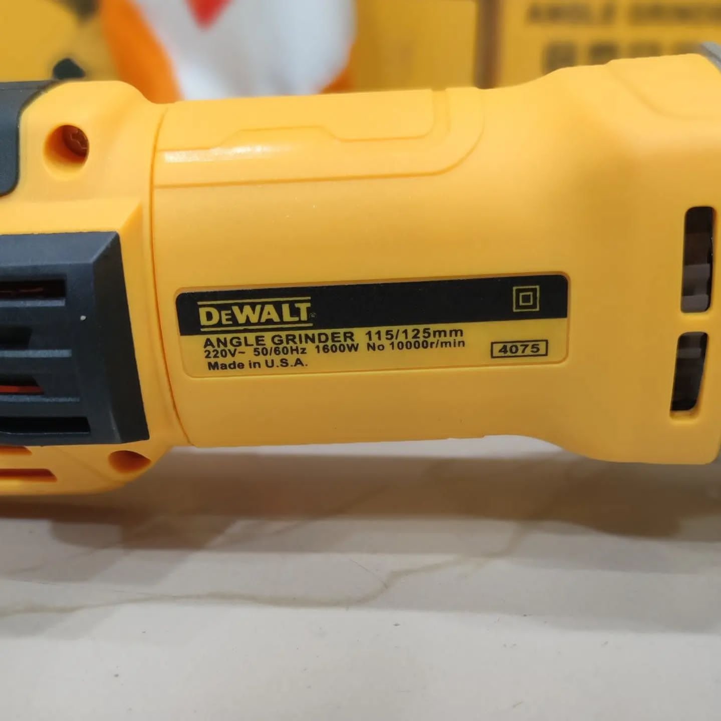 مینی فرز وسط دیوالت مدل4075 وات 1600