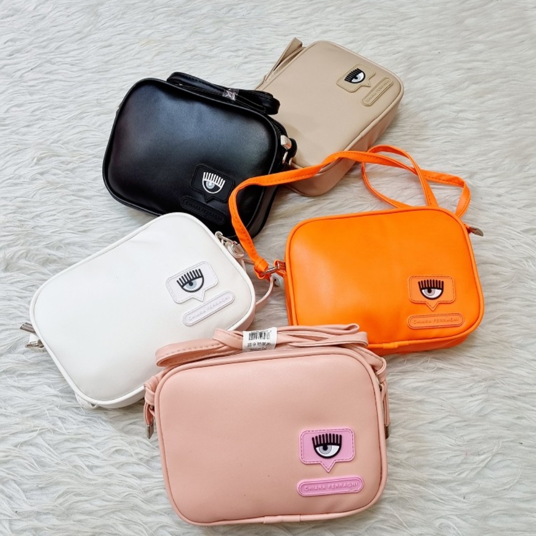 کیف پاسپورتی مدل کیارا