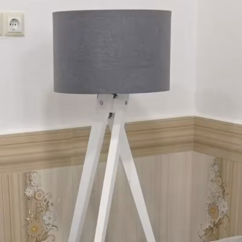 آباژورسه پایه چوبی  رنگی  ایستاده کنارسالنی(پس کرایه )
