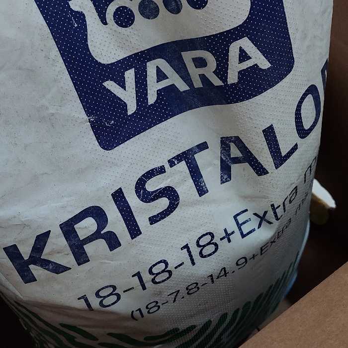 کود کریستالون یارا 18-18-18 وزن یک کیلوگرم (پس کرایه)