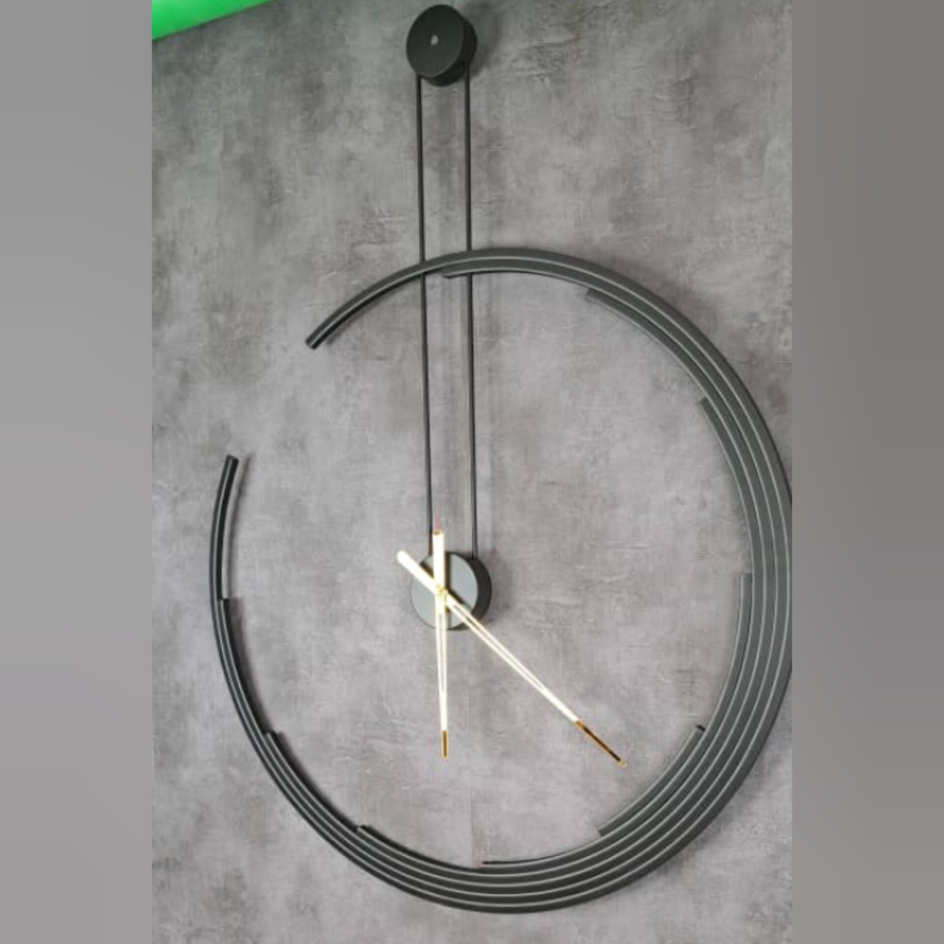 ساعت مدرن فلزی 132 دیواری در سایزهای 40 تا 120 (پس کرایه)