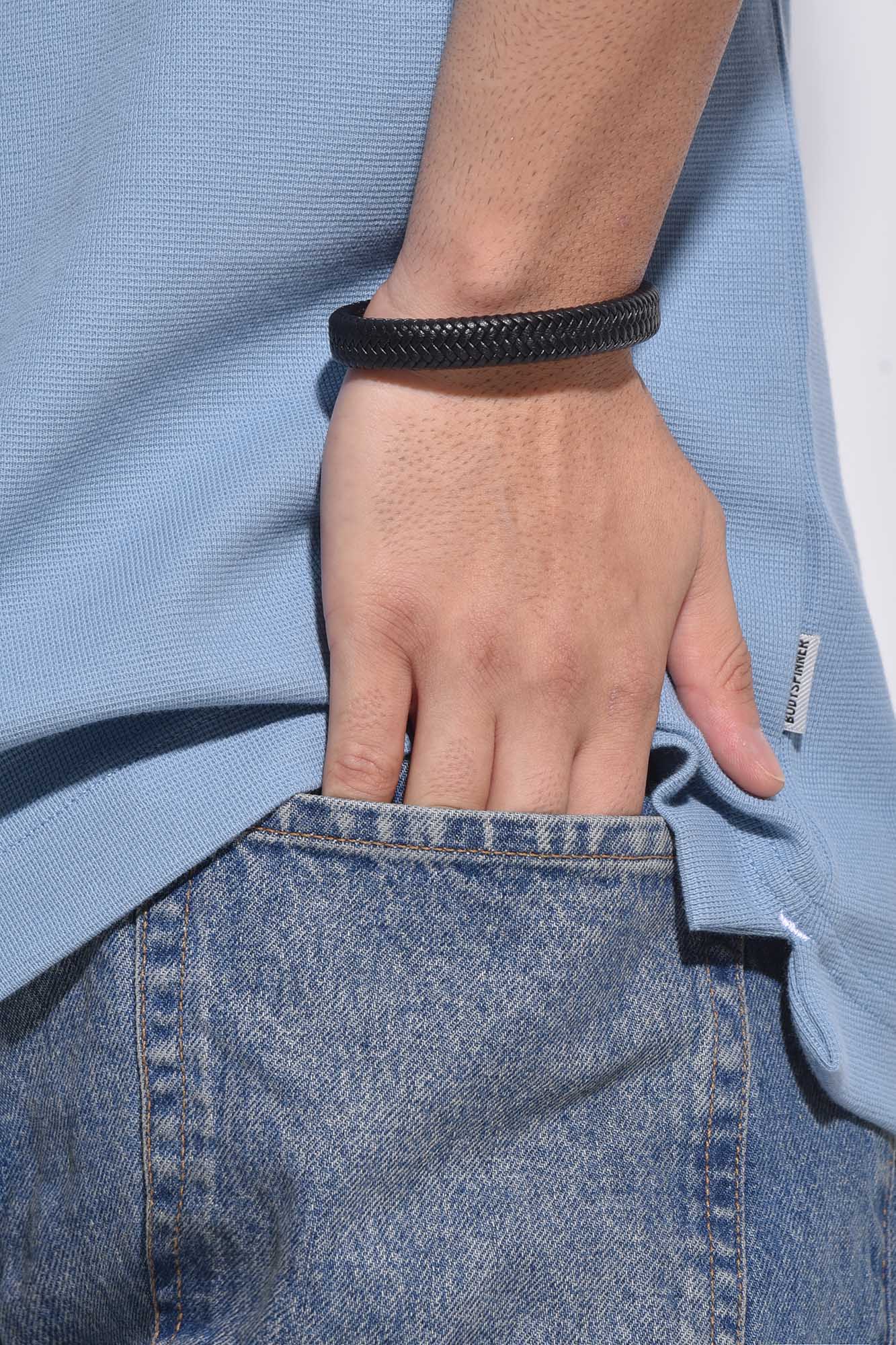 دستبند چرمی