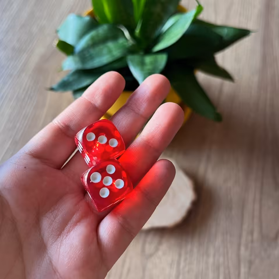 تاس رنگی شیشه ای 18 میل کد6