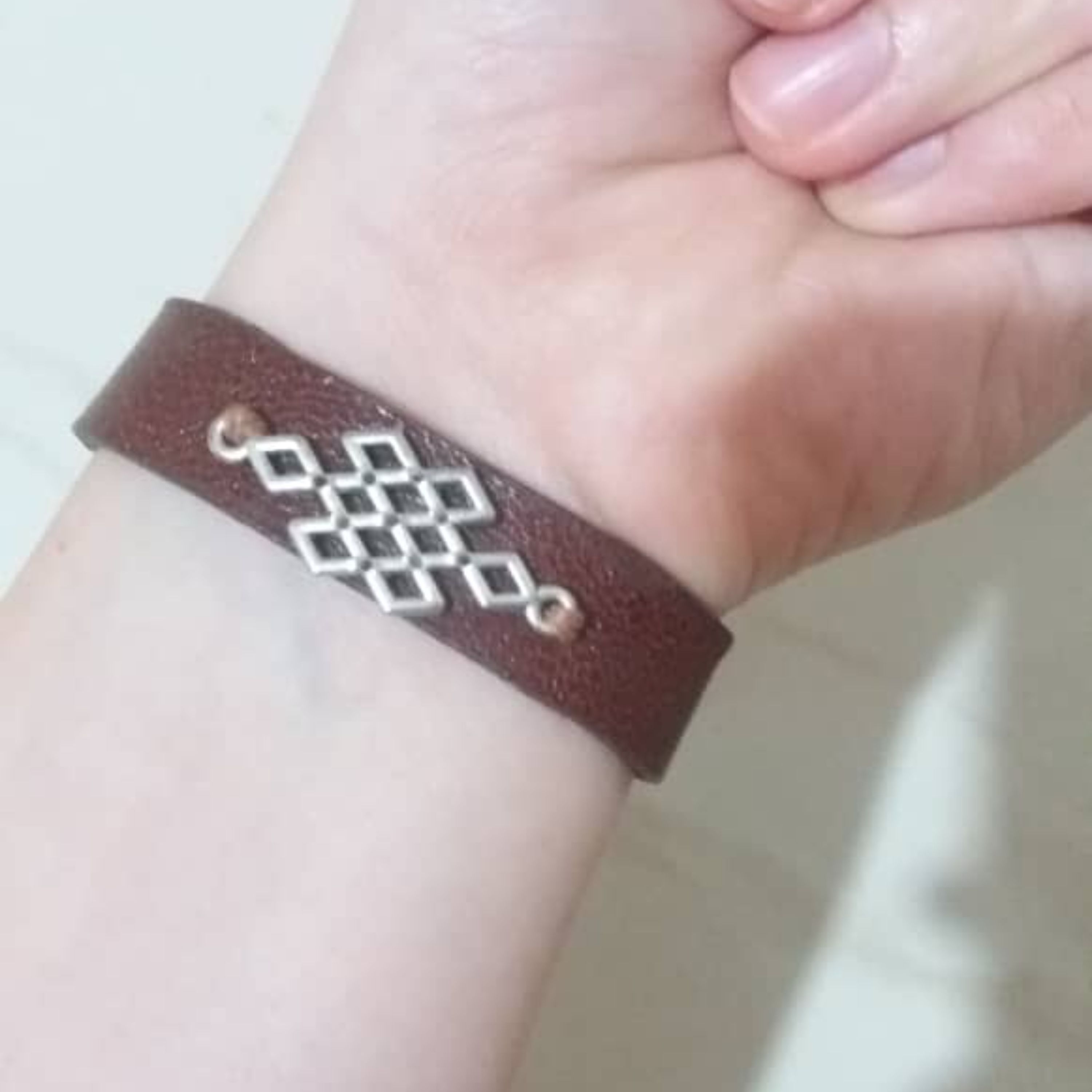 دستبند چرم 