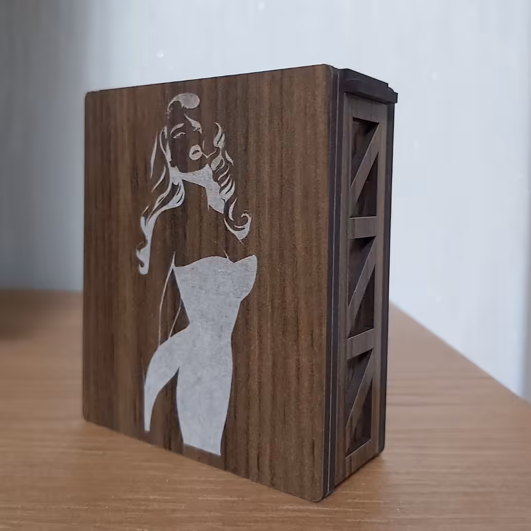 جعبه چوبی سیگار و فندک