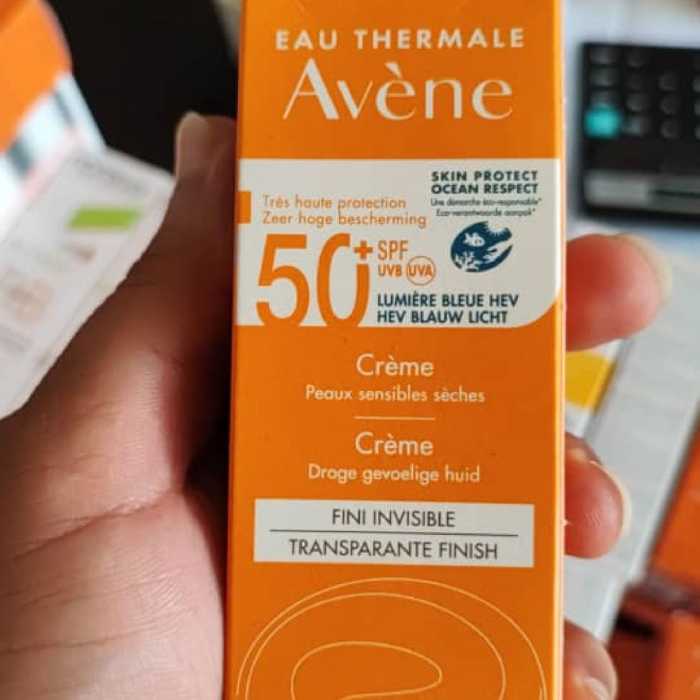 کرم ضد آفتاب بی رنگ 50 اون حجم 50 میلی لیتر