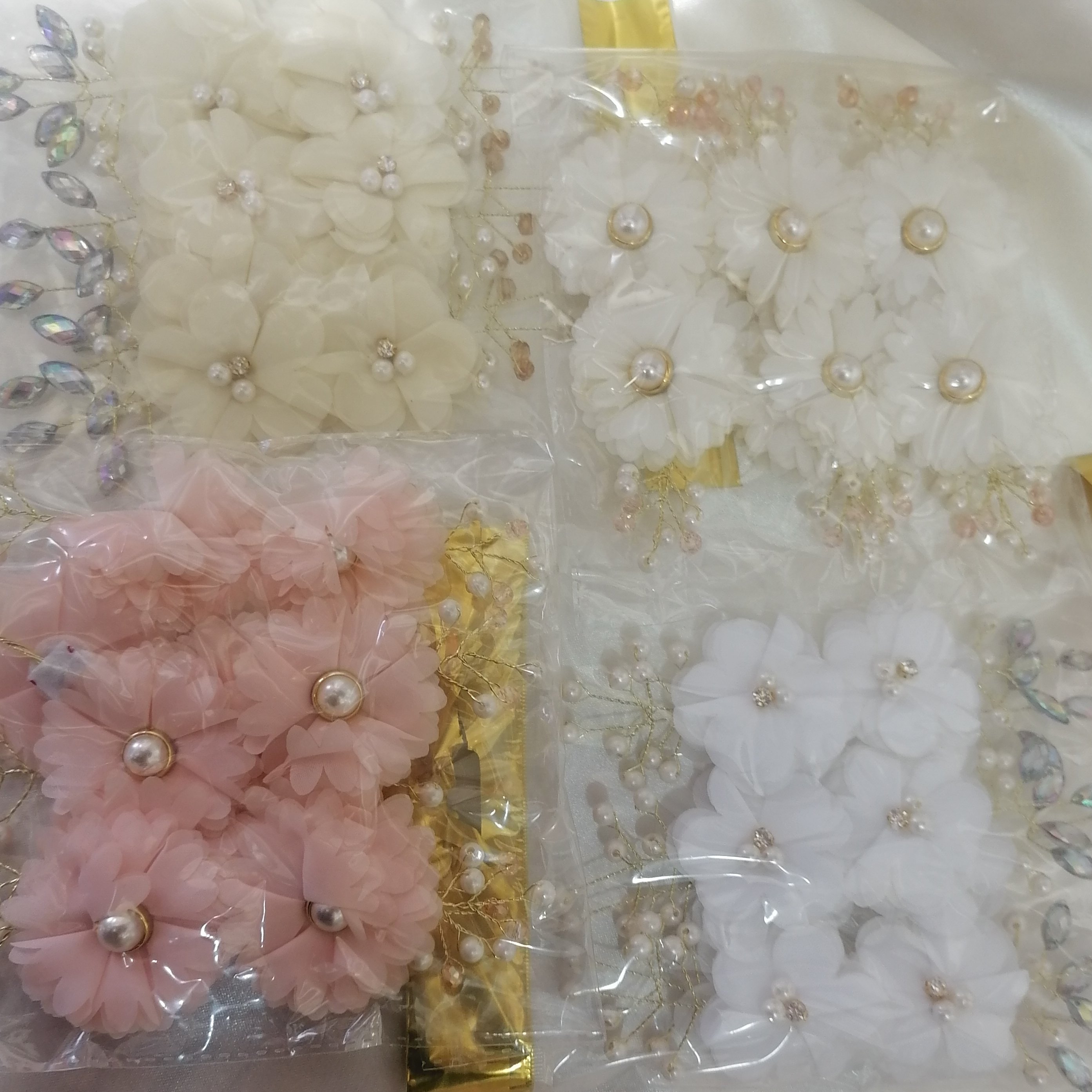 گل تزئینی دو طرف  مروارید رنگبندی جور 