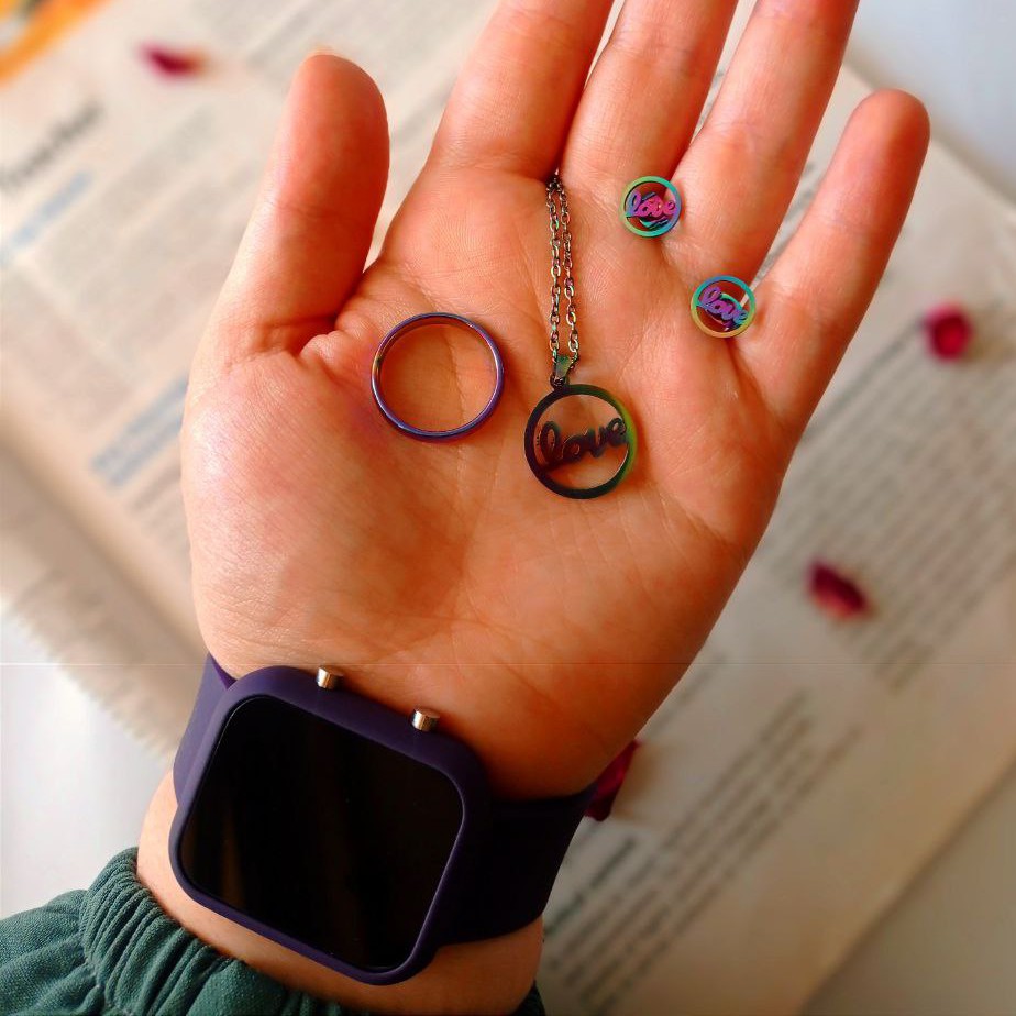 ساعت ال ای دی مستطیلی دو کلید بنفش.به همراه نیم ست هولوگرامی و انگشتر هولوگرامی.جداگانه هم فروخته میشود