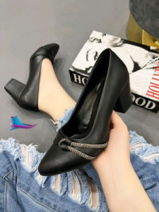 کفش پاشنه دار