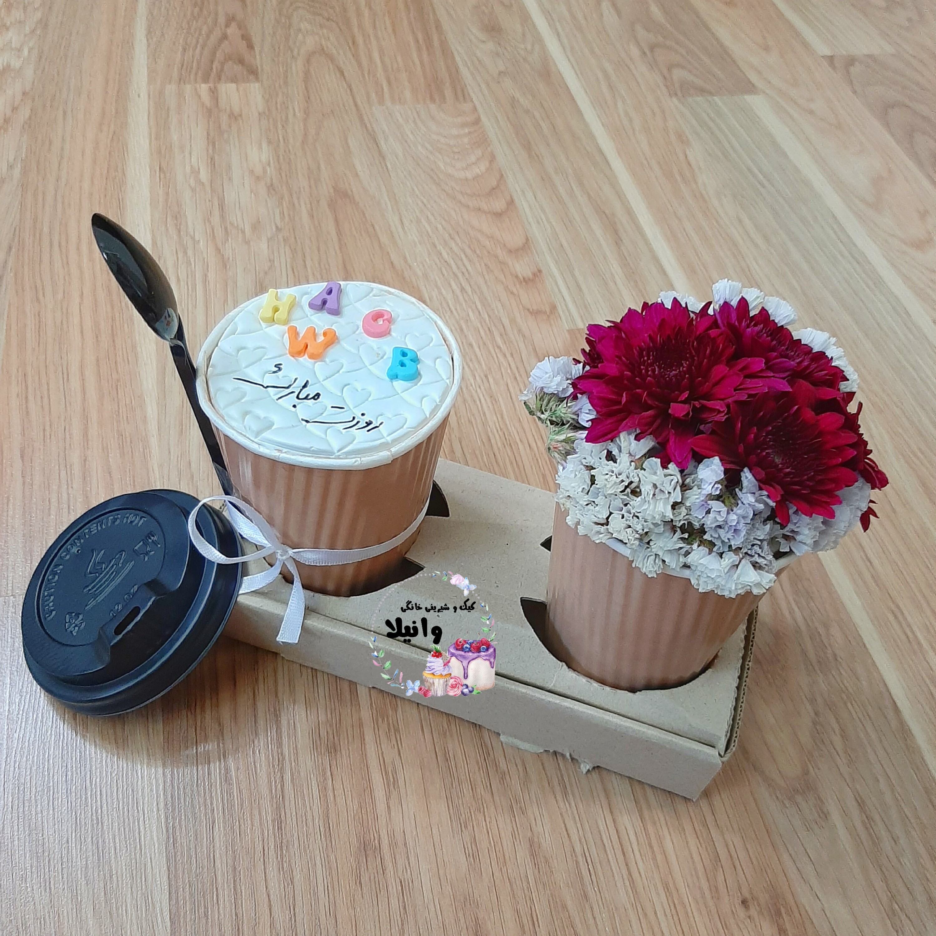 پک کیک های لیوانی با گل طبیعی کیک خانگی وانیلا 