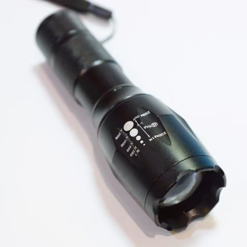 چراغ قوه دستی ضد ضربه و ضد آب دارای گواهیIPX4 مدل RL-103.T6 همرا ه با باتری قدرتمند لیتیومی 4800 ولت 