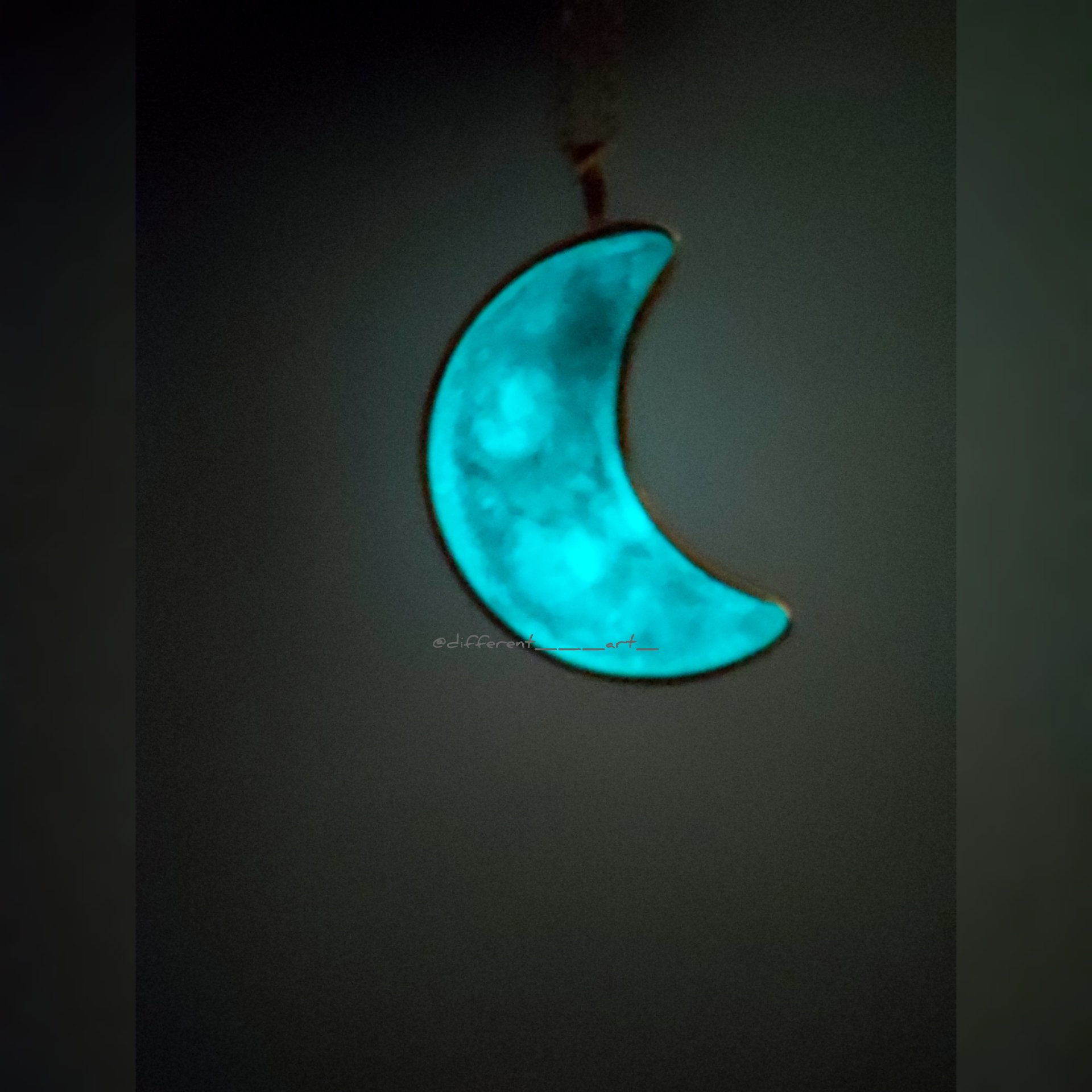 گردنبند شب تاب ماه