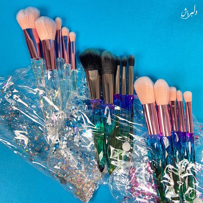 ست براش 5 عددی
شامل براش سازگار با کرم پودر، هایلایتر، کانسیلر، سایه چشم و ابرو
جنس مویی و مرغوب
بدون ریزش